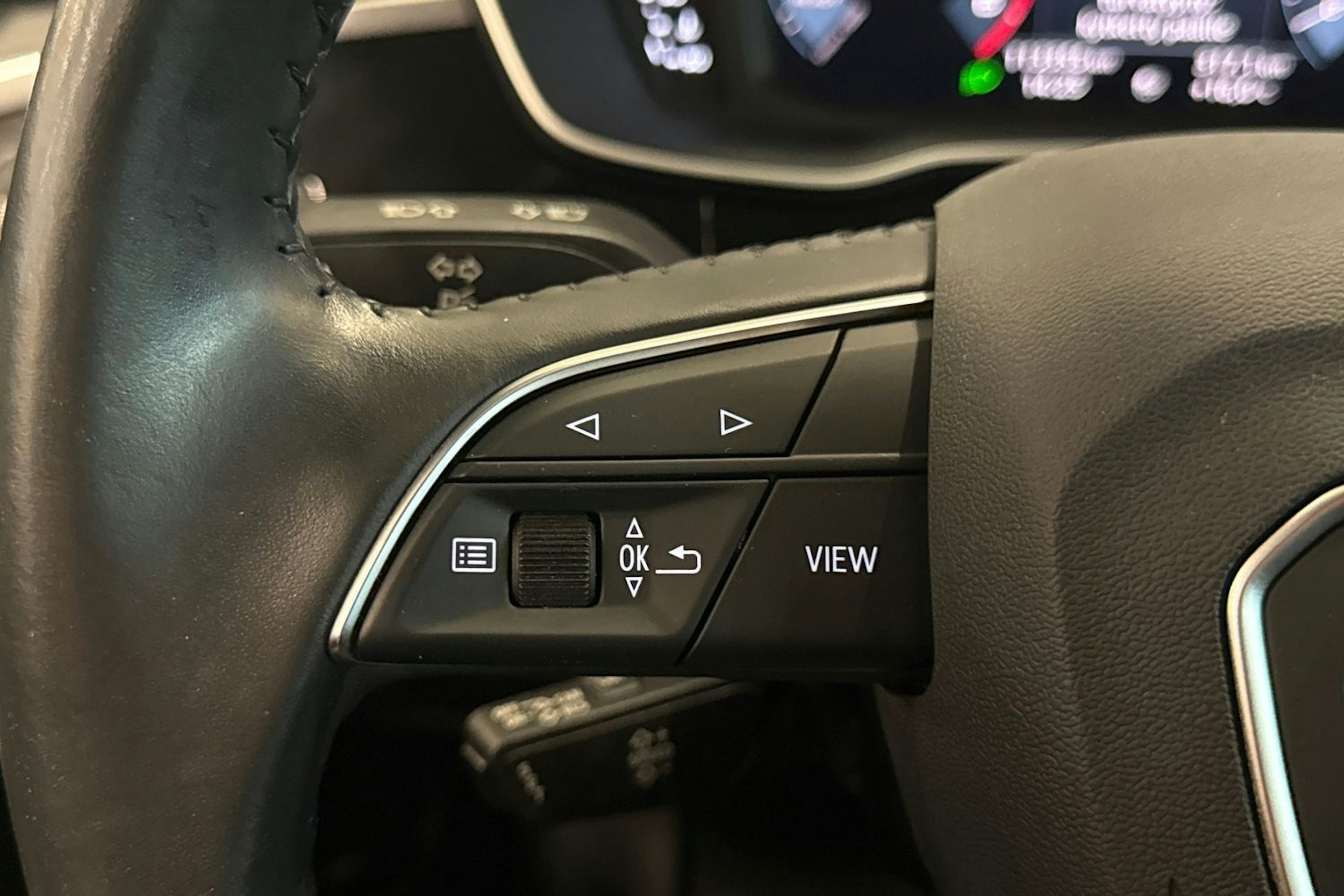 valkoinen Audi Q3 2020 kuva 15.