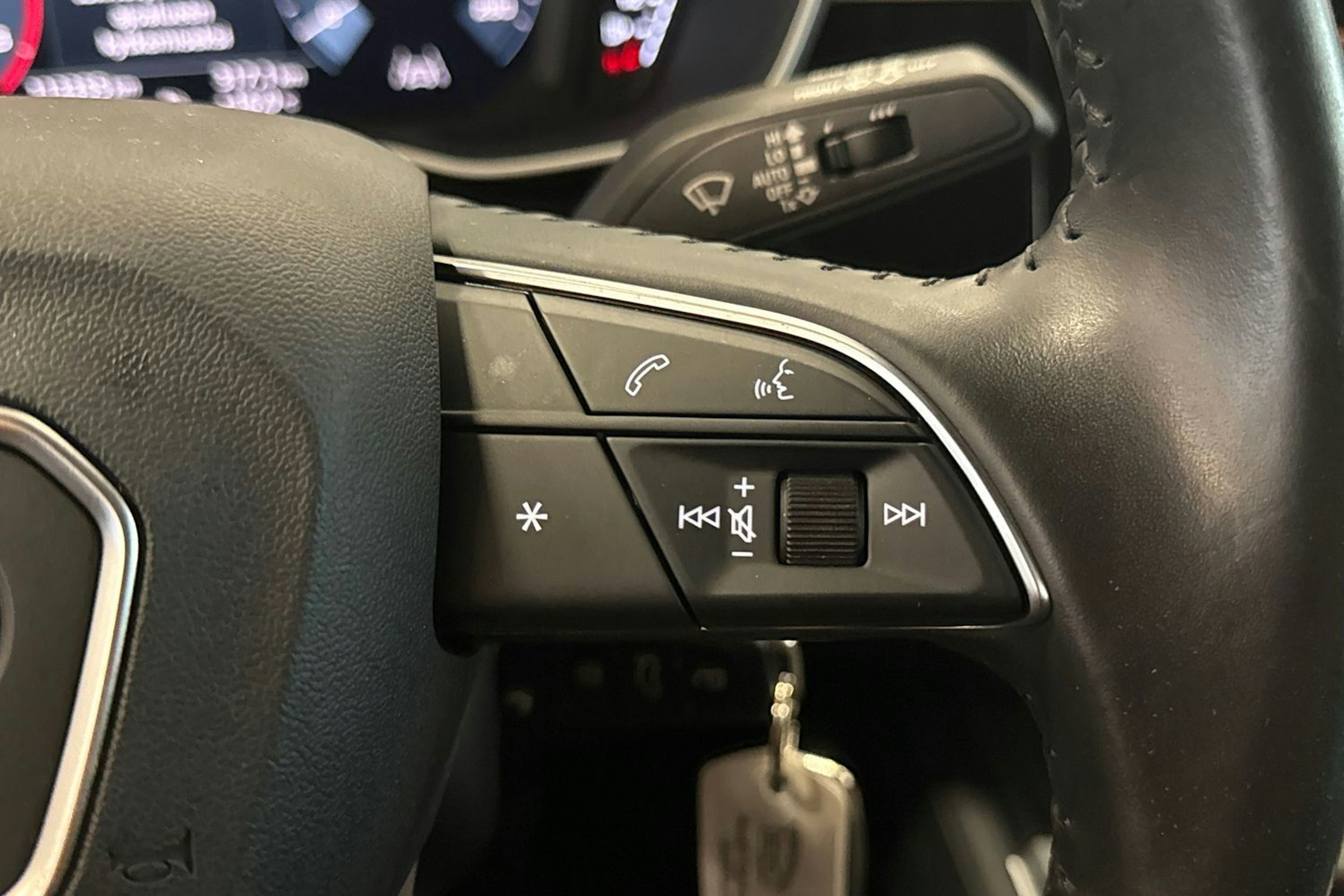 valkoinen Audi Q3 2020 kuva 16.