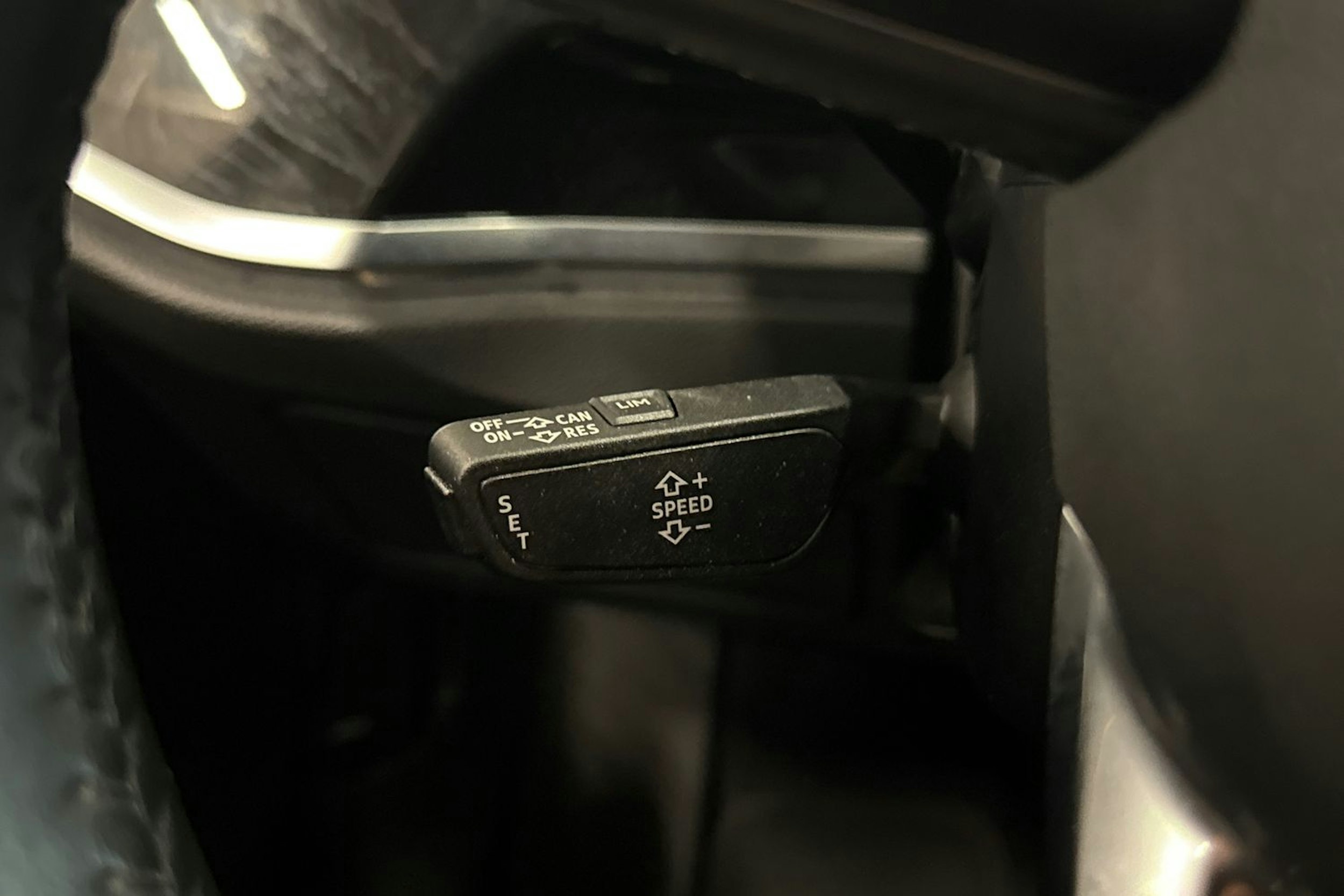 valkoinen Audi Q3 2020 kuva 17.