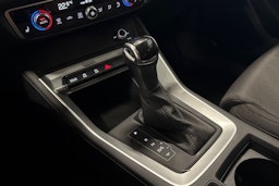 valkoinen Audi Q3 2020 kuva 19.