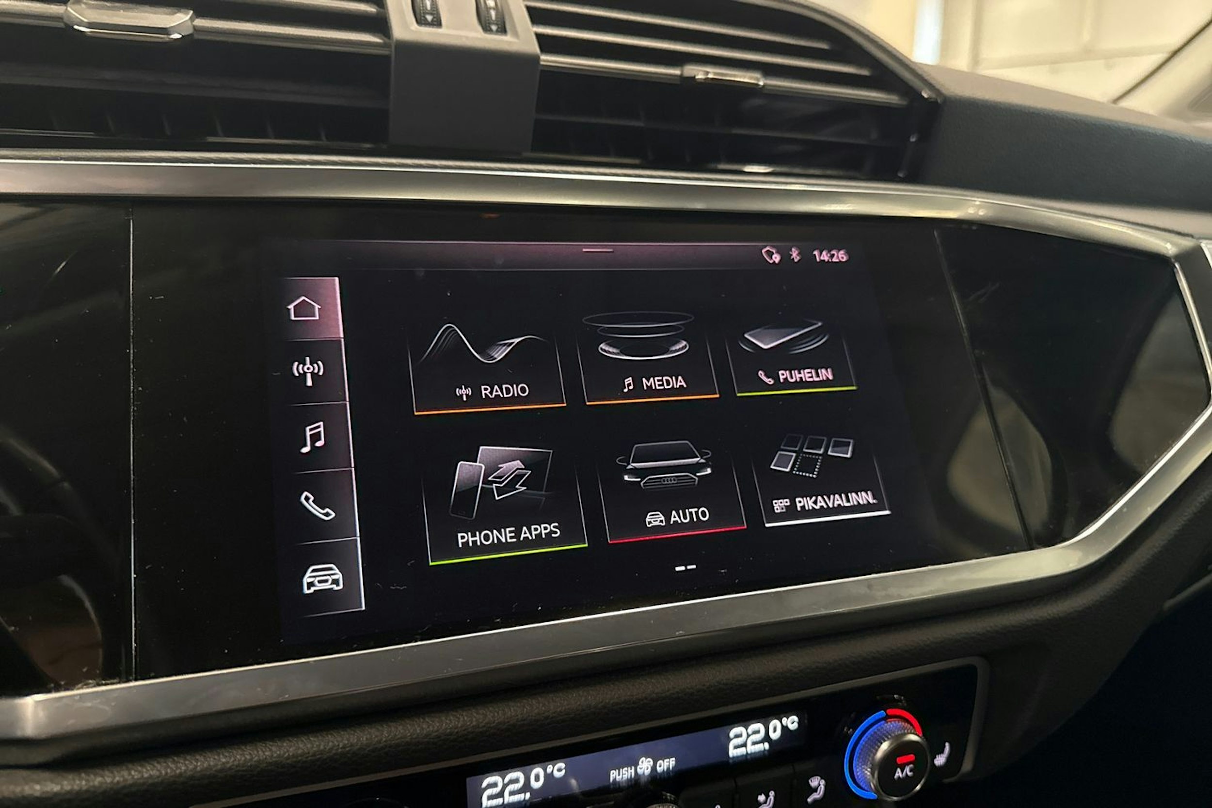 valkoinen Audi Q3 2020 kuva 20.