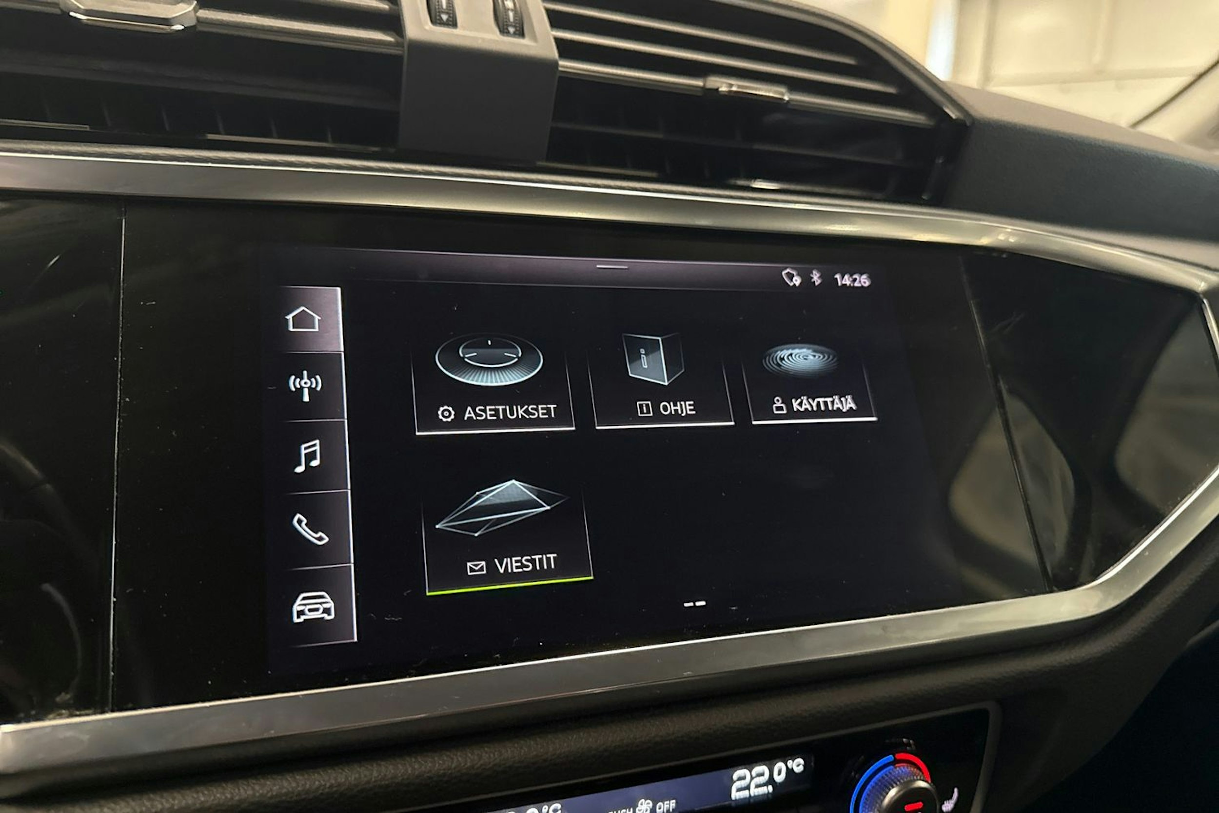valkoinen Audi Q3 2020 kuva 21.