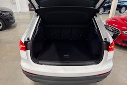 valkoinen Audi Q3 2020 kuva 23.