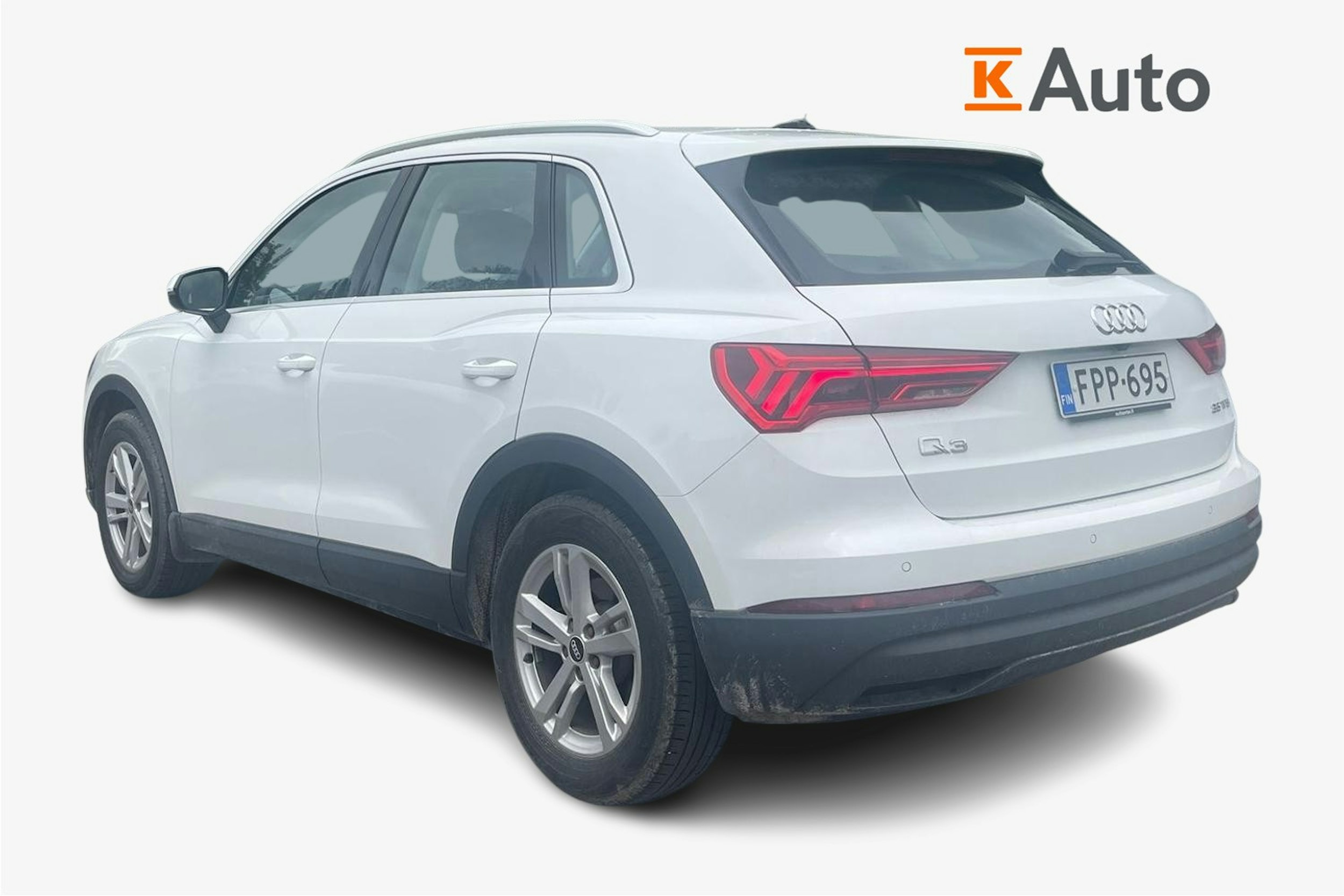 Valkoinen Audi Q3 2020 kuva 2.