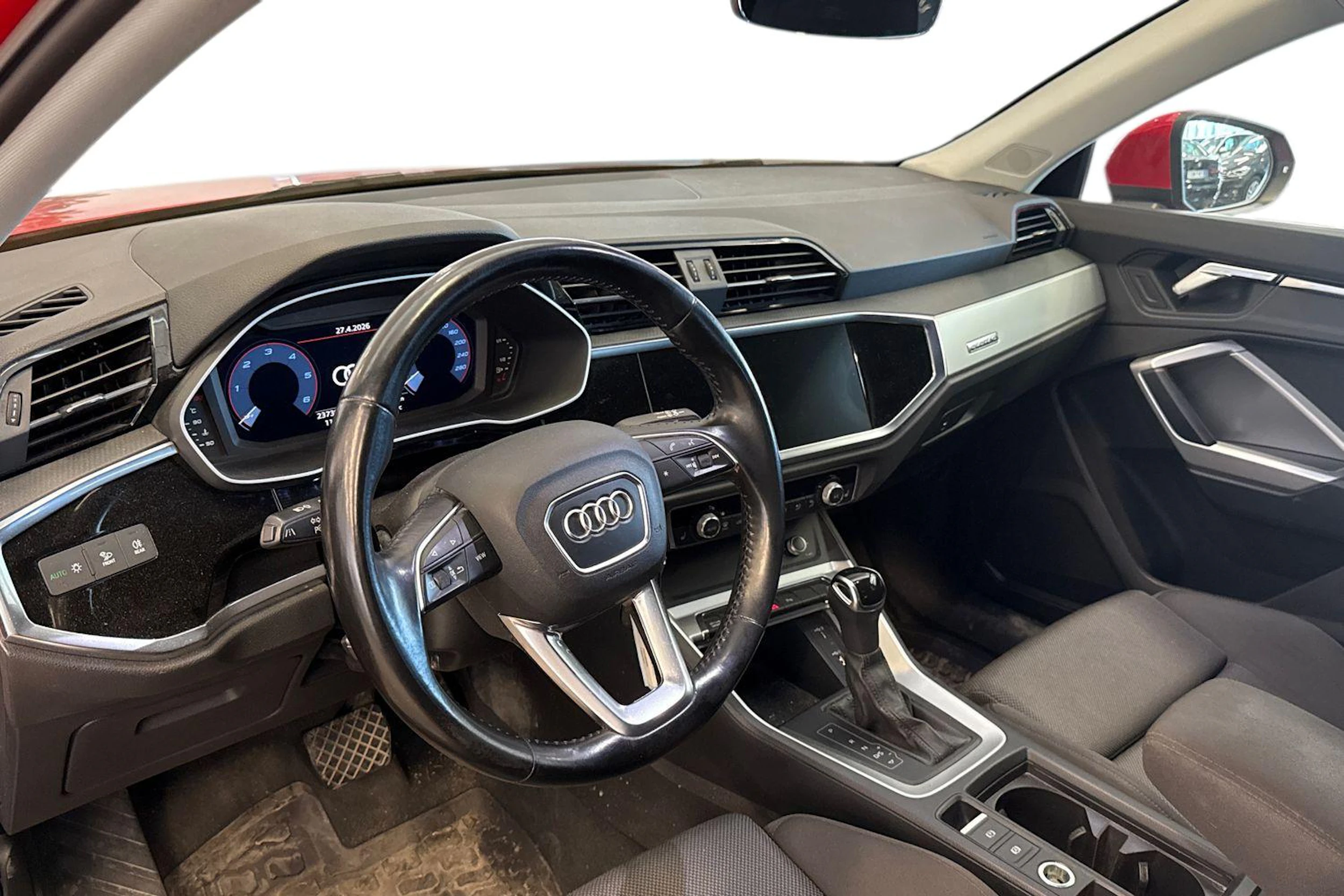 punainen Audi Q3 2020 kuva 3.