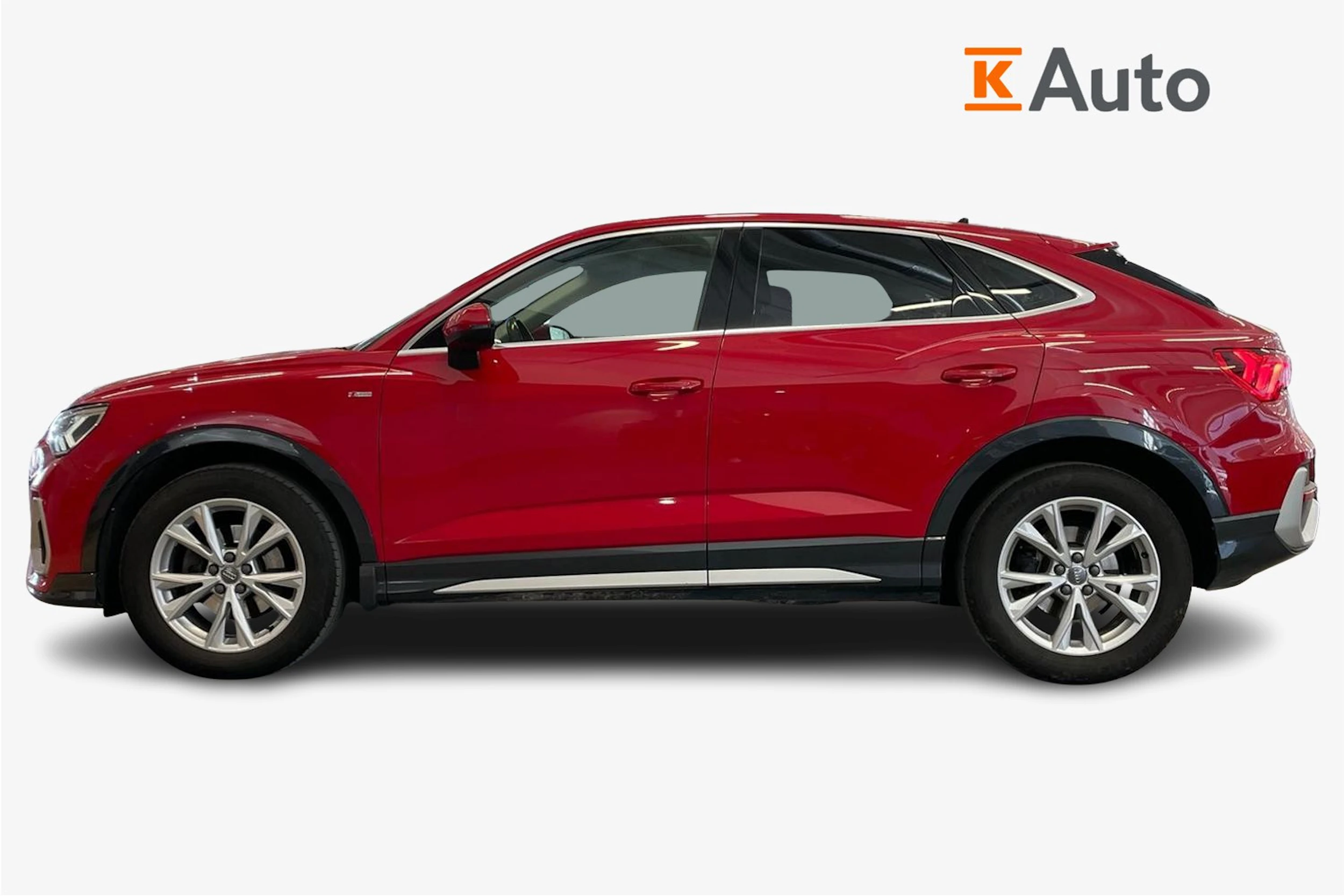 punainen Audi Q3 2020 kuva 7.