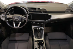 punainen Audi Q3 2020 kuva 9.