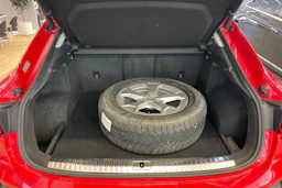 punainen Audi Q3 2020 kuva 16.