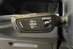 punainen Audi Q3 2020 kuva 17.
