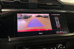 punainen Audi Q3 2020 kuva 18.