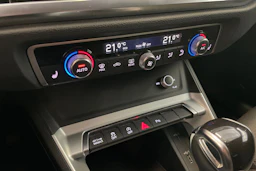 punainen Audi Q3 2020 kuva 23.