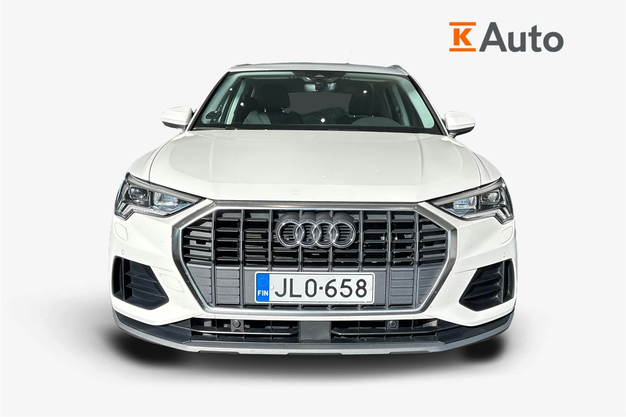 Valkoinen Audi Q3 2020 kuva 4.