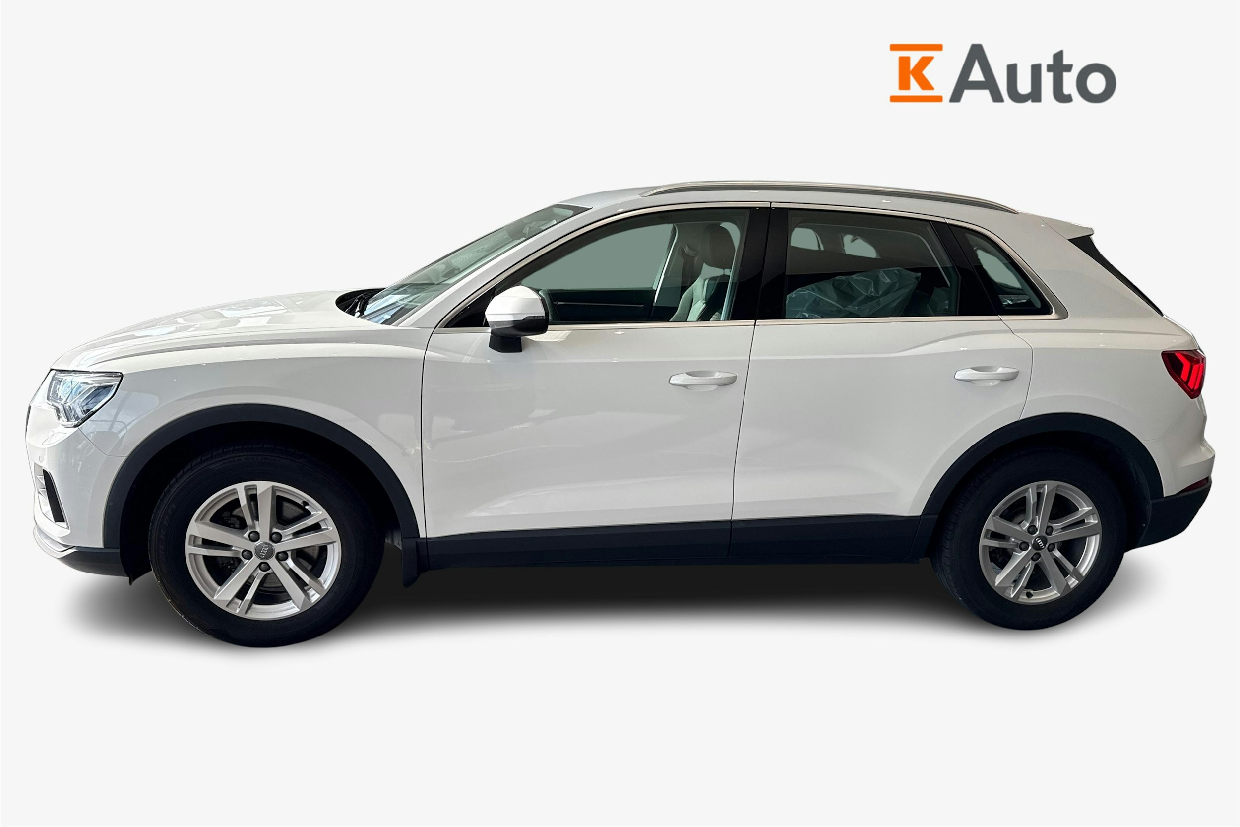 Valkoinen Audi Q3 2020 kuva 5.