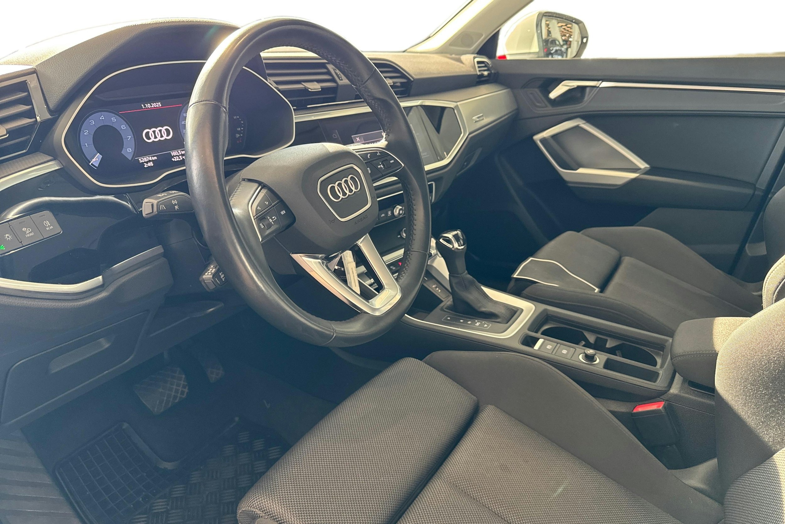 Valkoinen Audi Q3 2020 kuva 6.