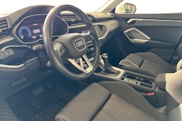 Valkoinen Audi Q3 2020 kuva 6.