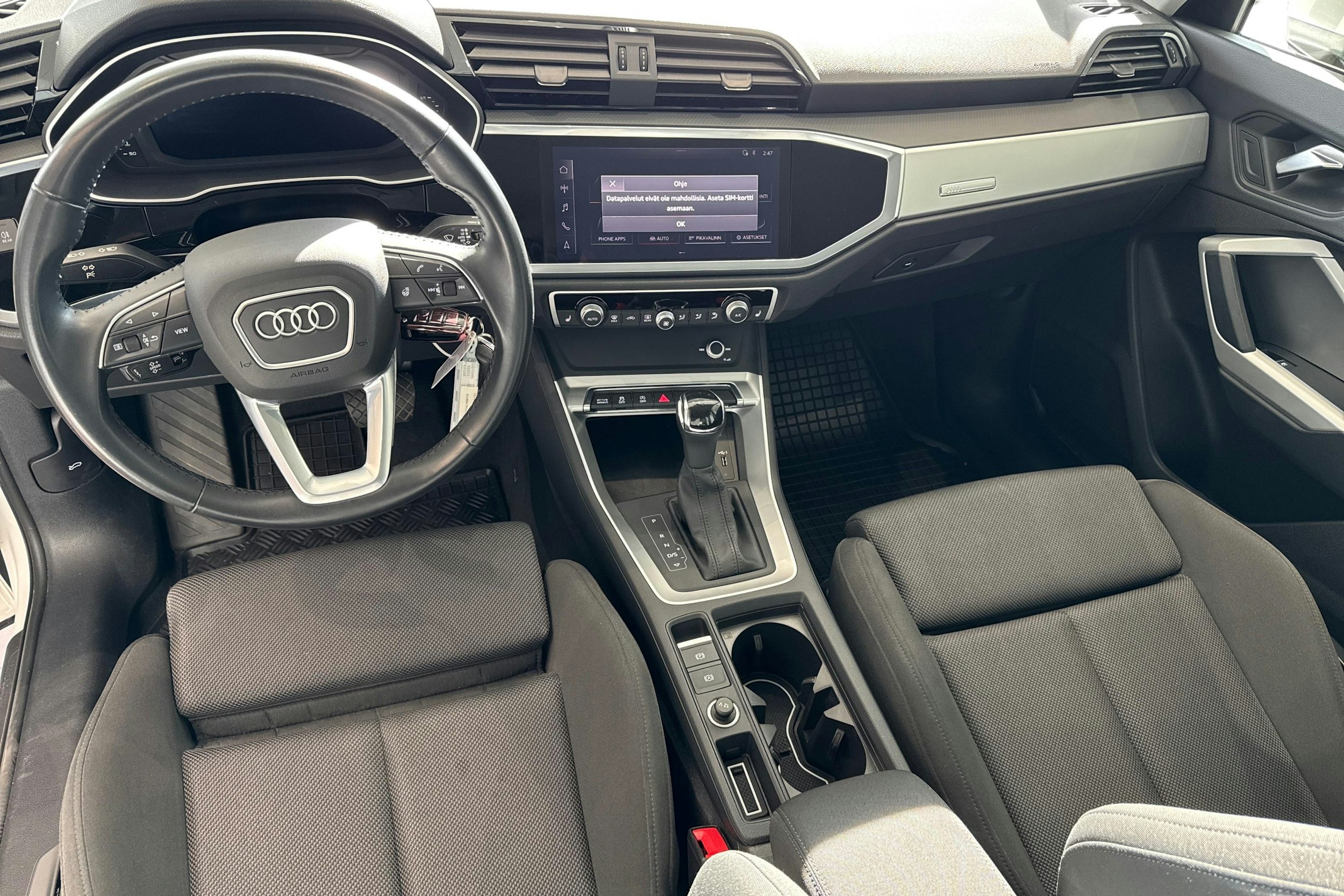 Valkoinen Audi Q3 2020 kuva 7.