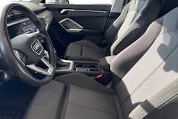 Valkoinen Audi Q3 2020 kuva 8.
