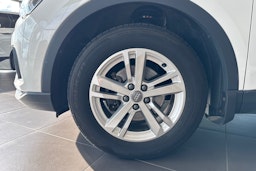 Valkoinen Audi Q3 2020 kuva 9.