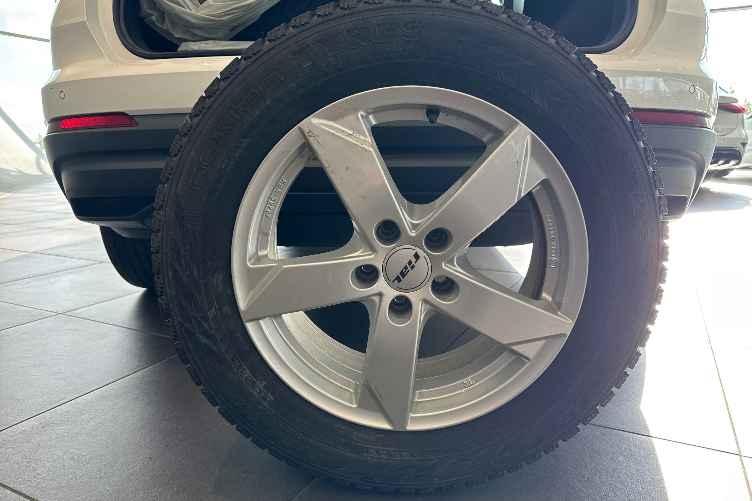 Valkoinen Audi Q3 2020 kuva 10.