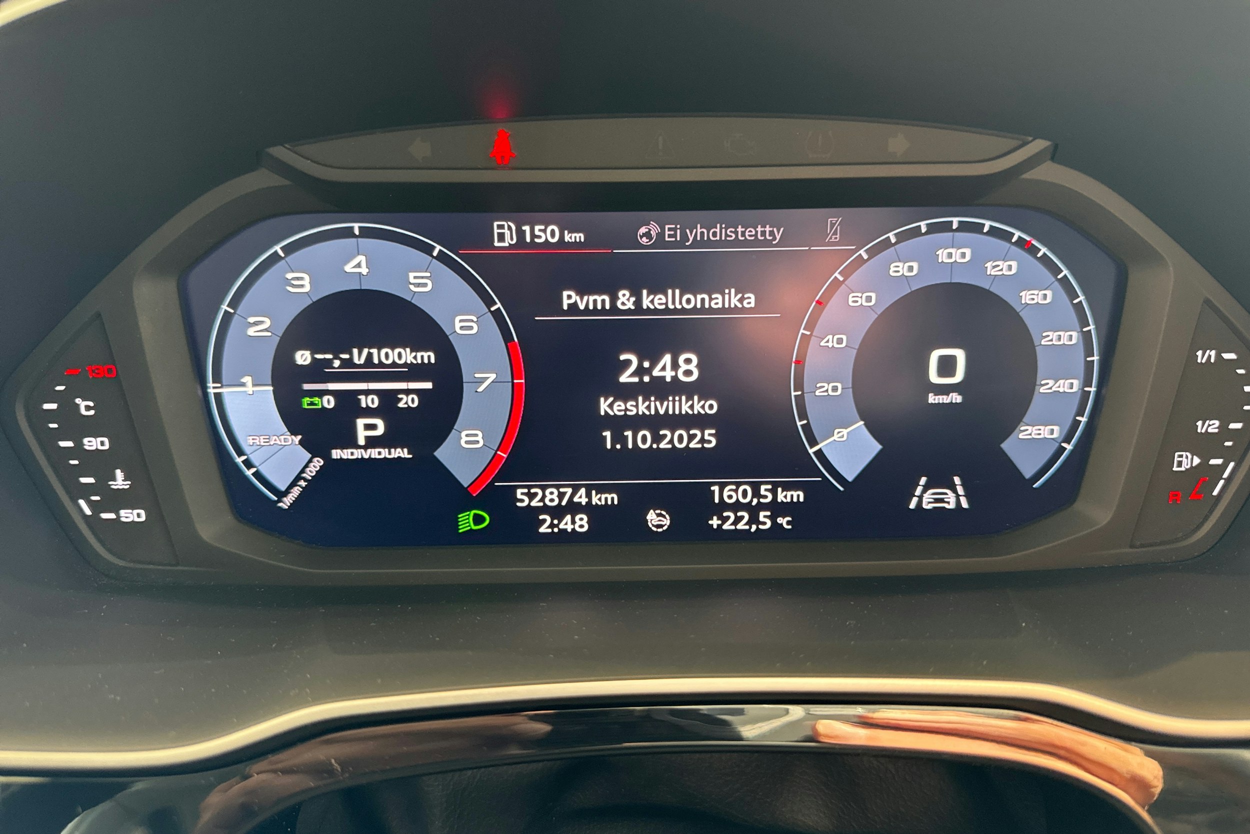 Valkoinen Audi Q3 2020 kuva 11.