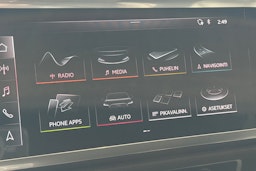 Valkoinen Audi Q3 2020 kuva 12.
