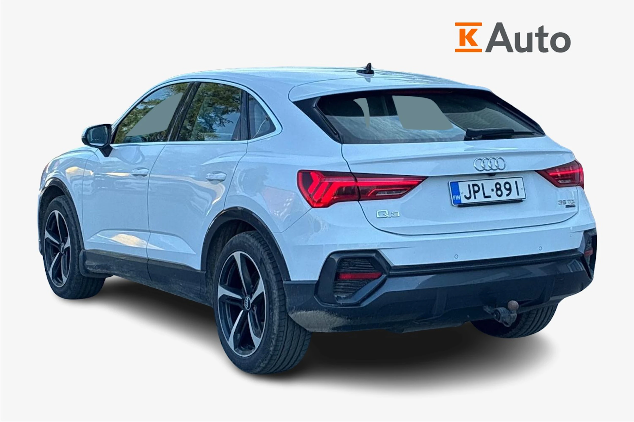 valkoinen Audi Q3 2020 kuva 2.