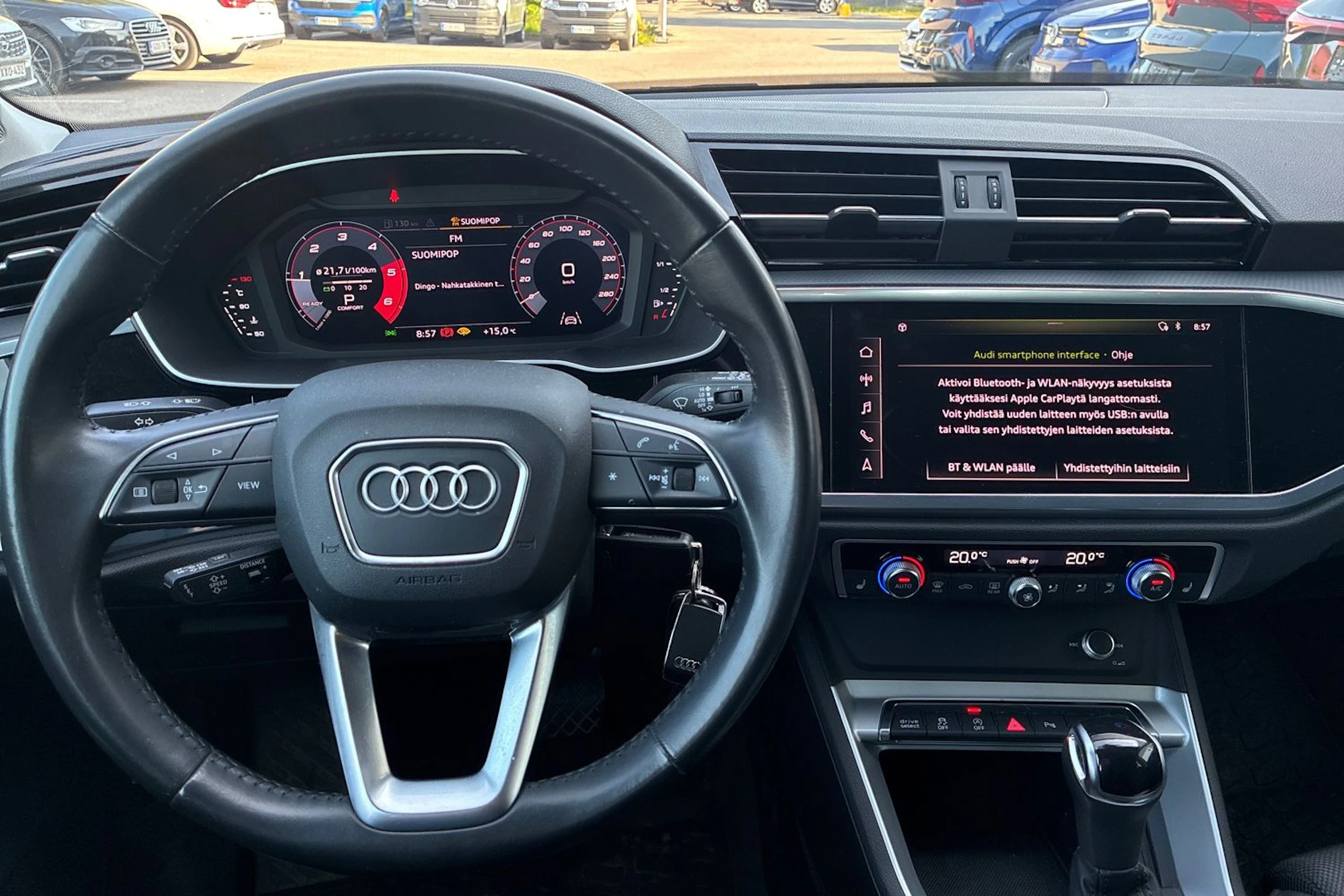 valkoinen Audi Q3 2020 kuva 4.