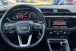 valkoinen Audi Q3 2020 kuva 4.