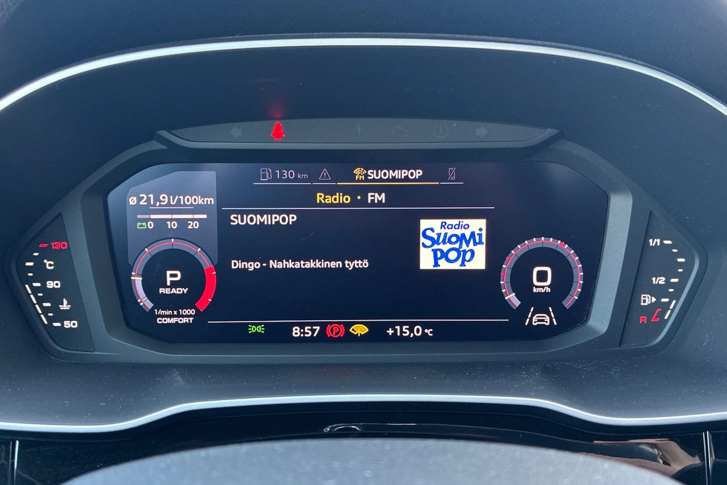 valkoinen Audi Q3 2020 kuva 5.
