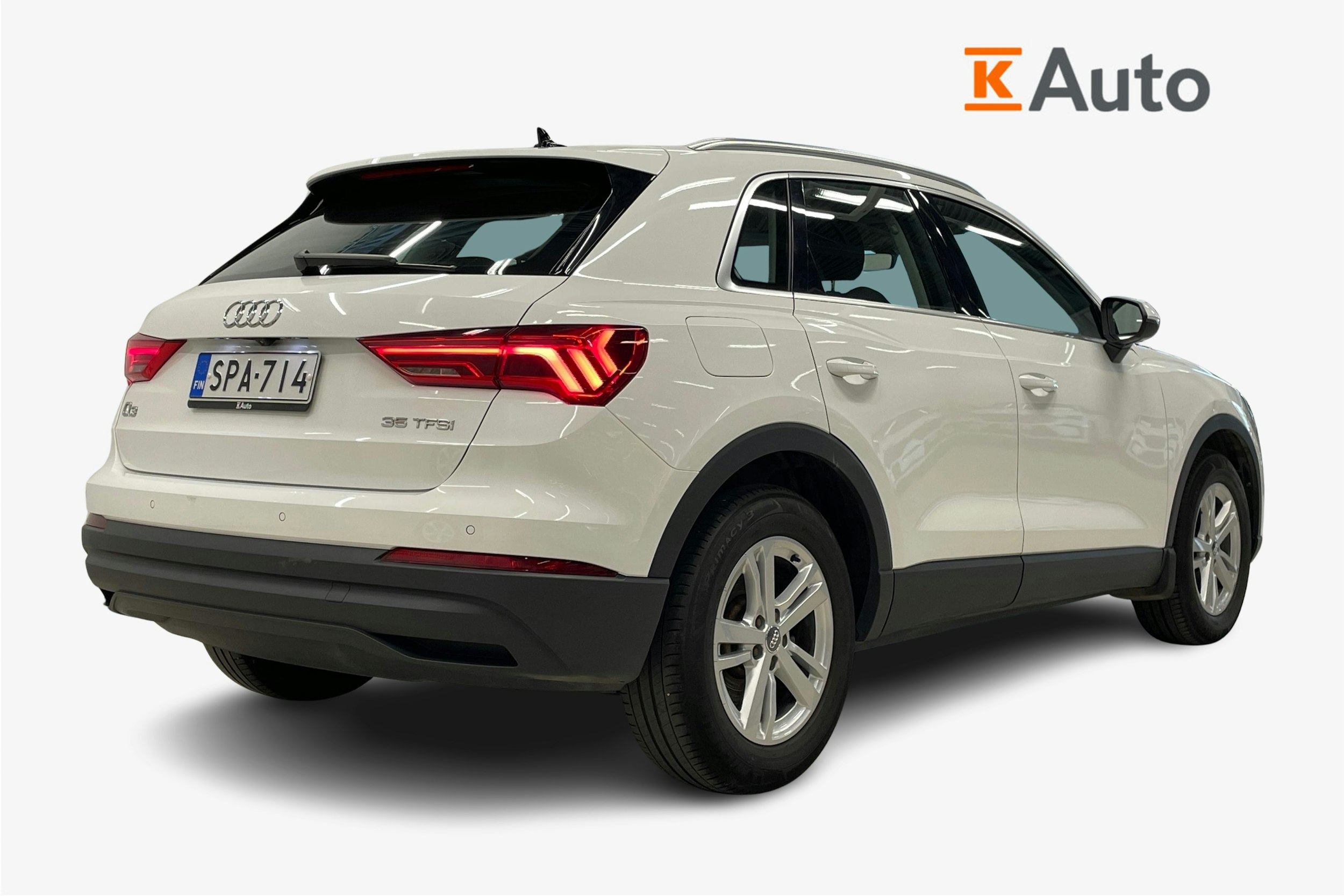 Valkoinen Audi Q3 2020 kuva 2.