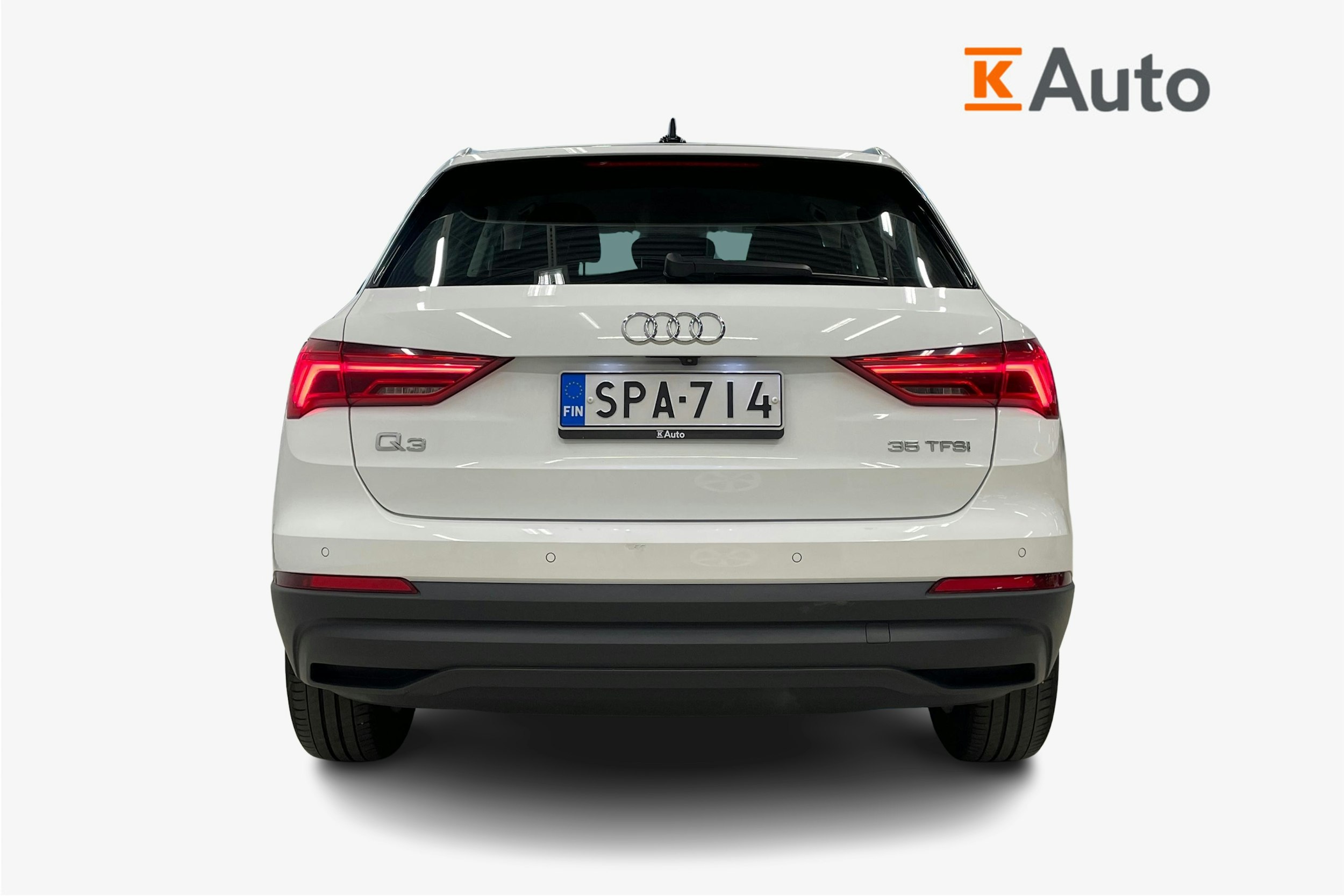 Valkoinen Audi Q3 2020 kuva 3.