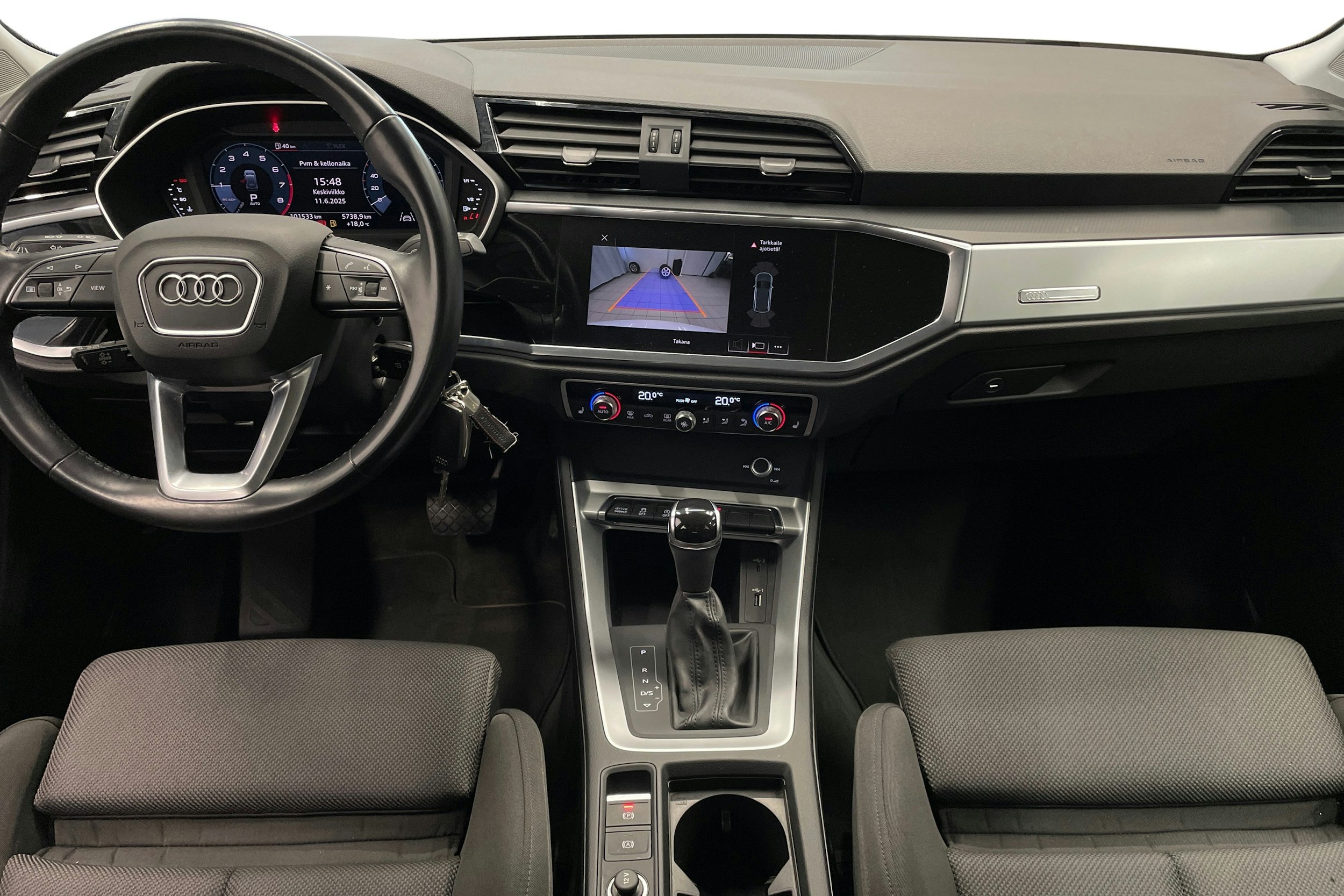 Valkoinen Audi Q3 2020 kuva 9.