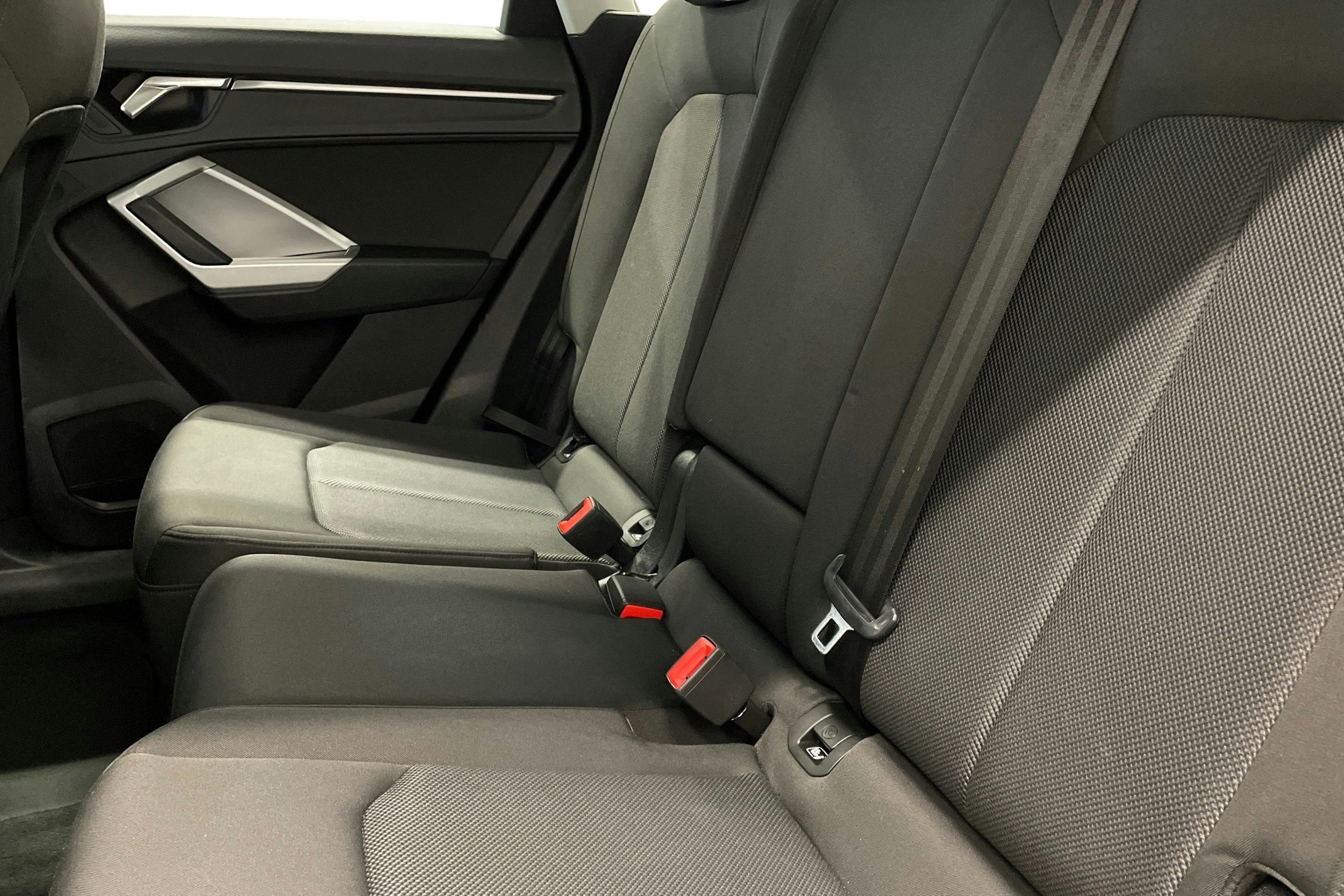Valkoinen Audi Q3 2020 kuva 10.