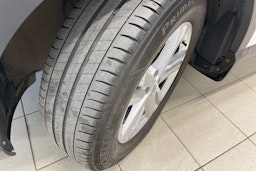 Valkoinen Audi Q3 2020 kuva 13.
