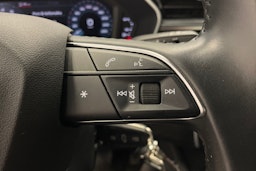 Valkoinen Audi Q3 2020 kuva 17.