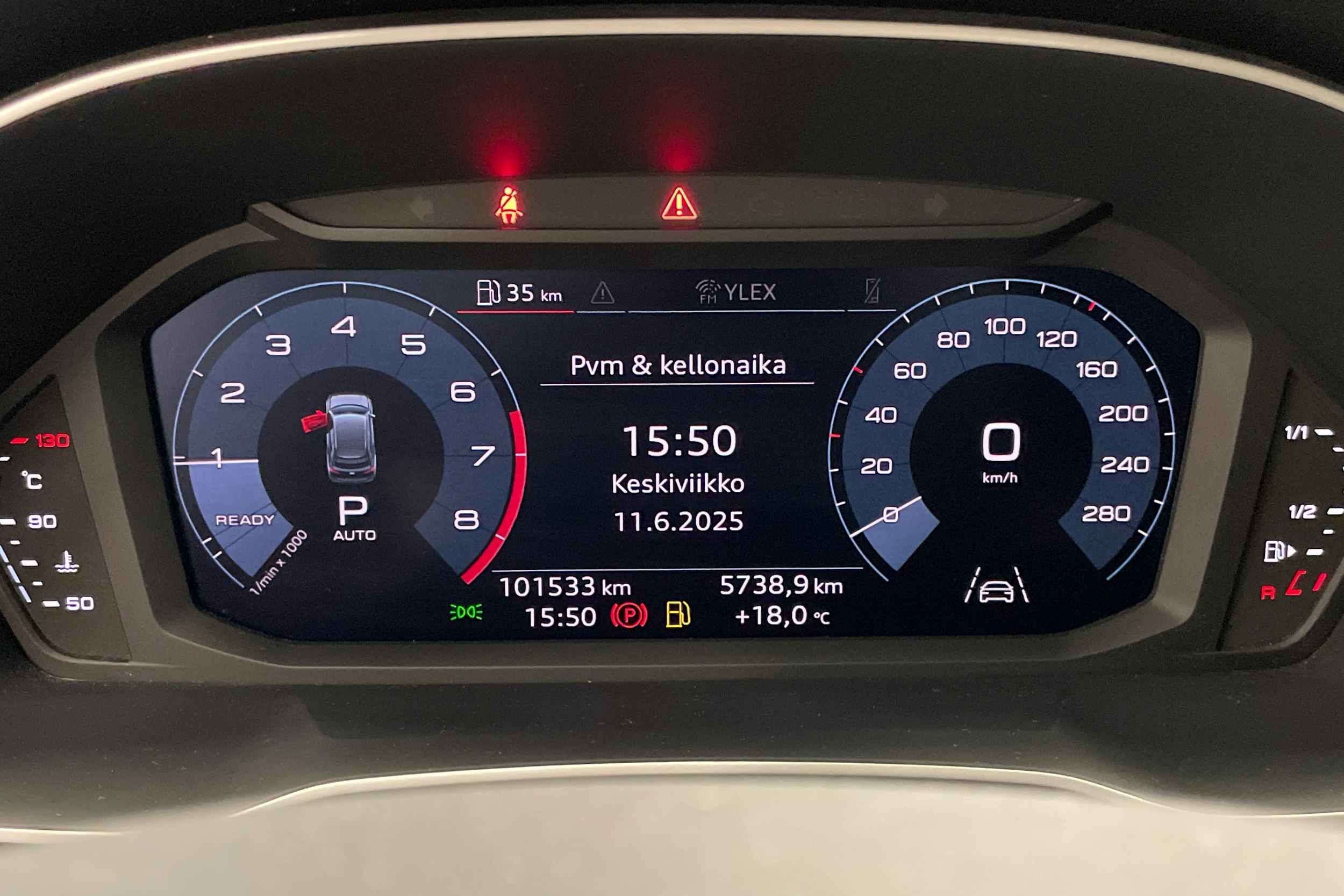 Valkoinen Audi Q3 2020 kuva 19.