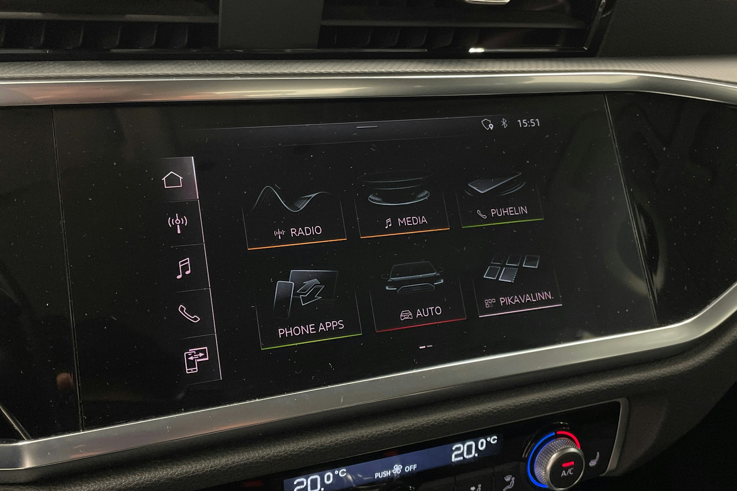 Valkoinen Audi Q3 2020 kuva 22.
