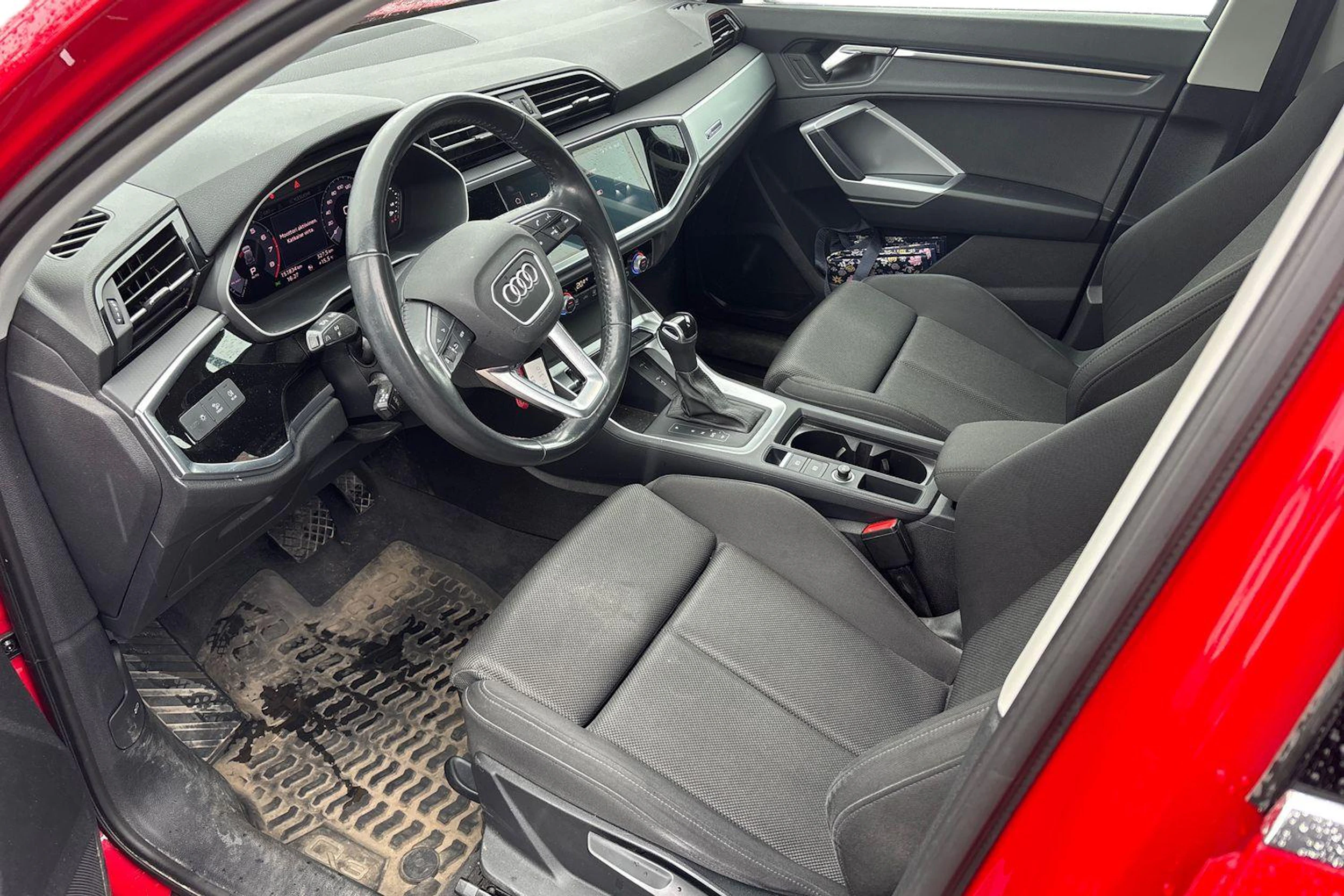 punainen Audi Q3 2020 kuva 3.