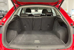 punainen Audi Q3 2020 kuva 12.