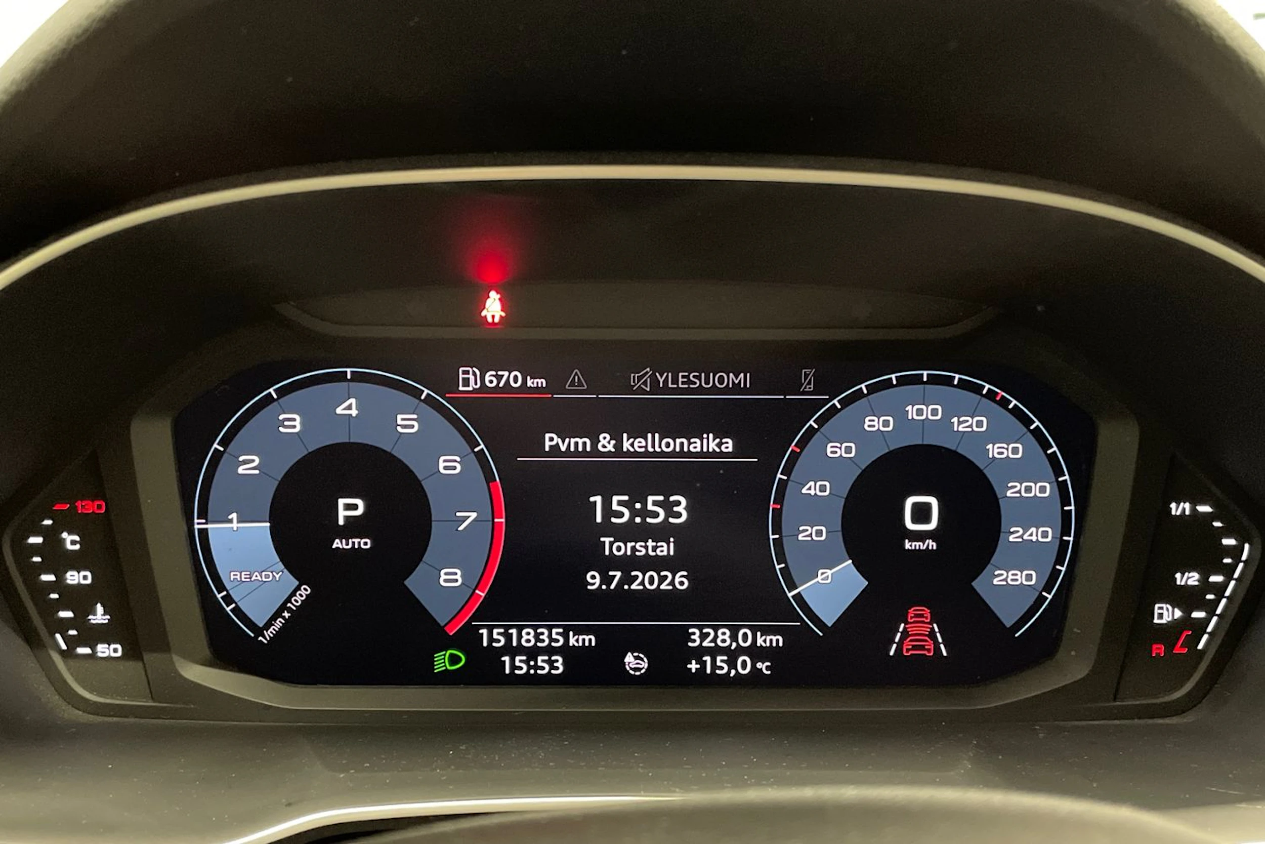 punainen Audi Q3 2020 kuva 13.