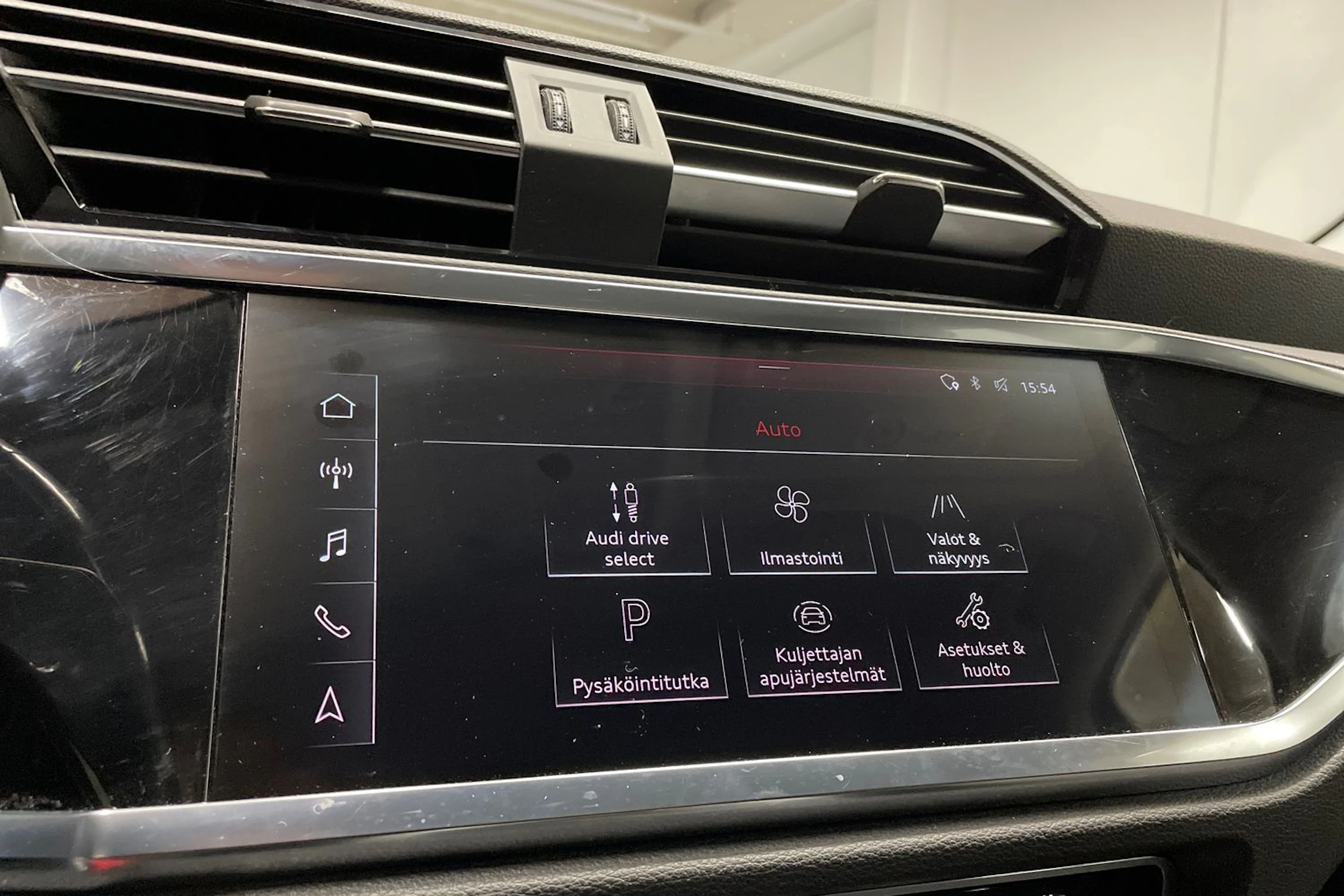 punainen Audi Q3 2020 kuva 18.