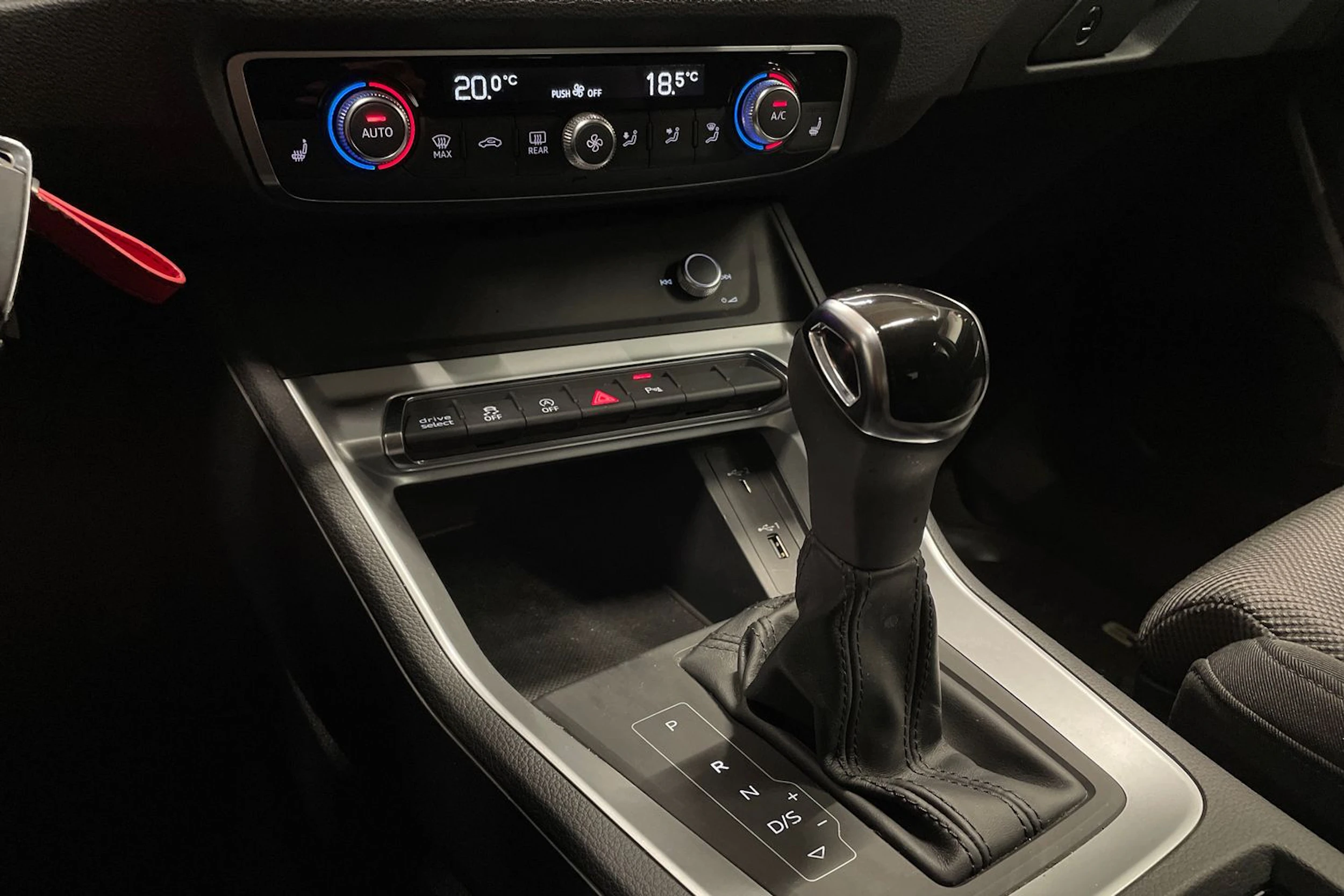 punainen Audi Q3 2020 kuva 20.