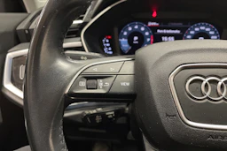 punainen Audi Q3 2020 kuva 22.
