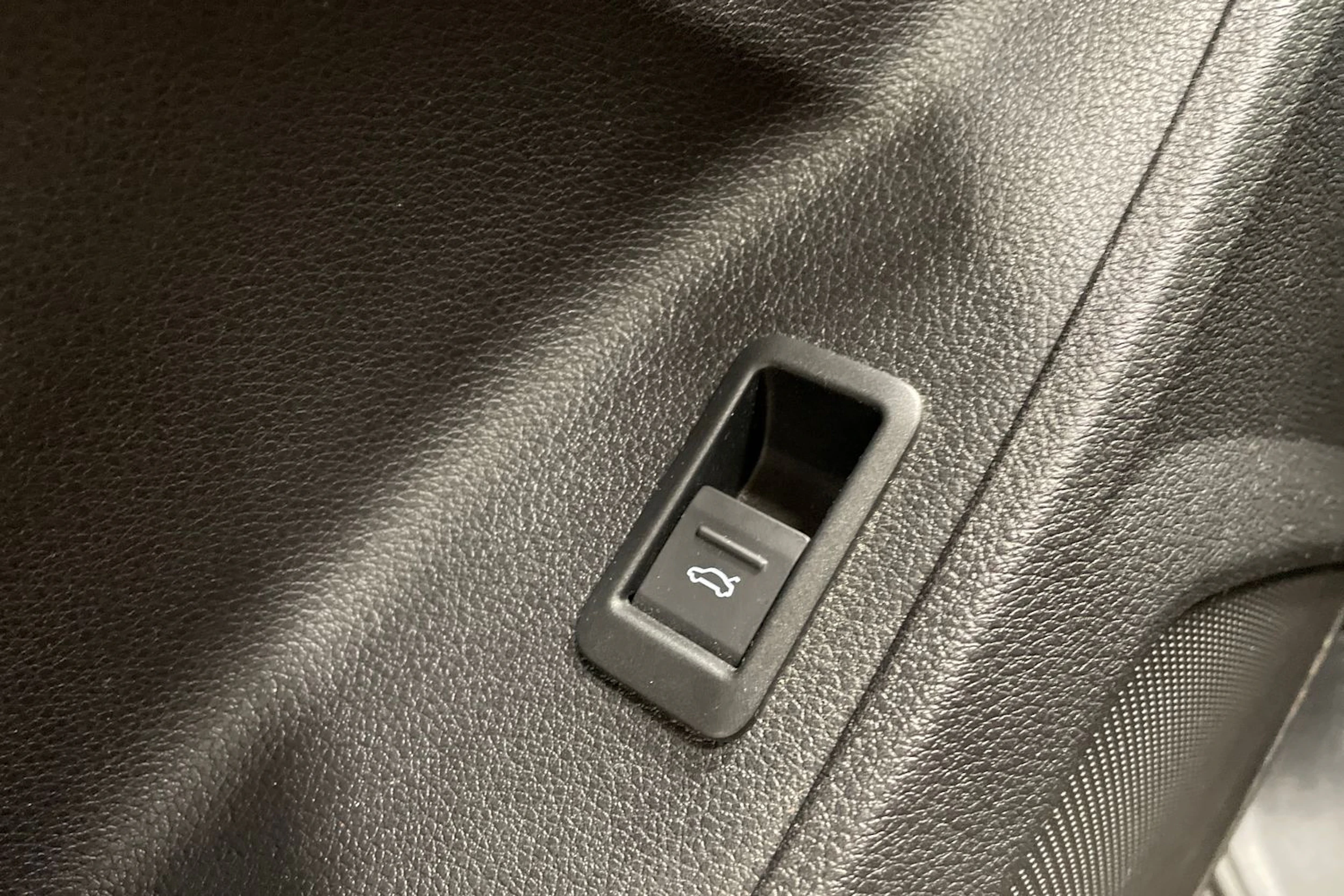 punainen Audi Q3 2020 kuva 24.