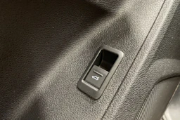 punainen Audi Q3 2020 kuva 24.