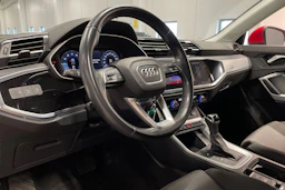 punainen Audi Q3 2020 kuva 25.