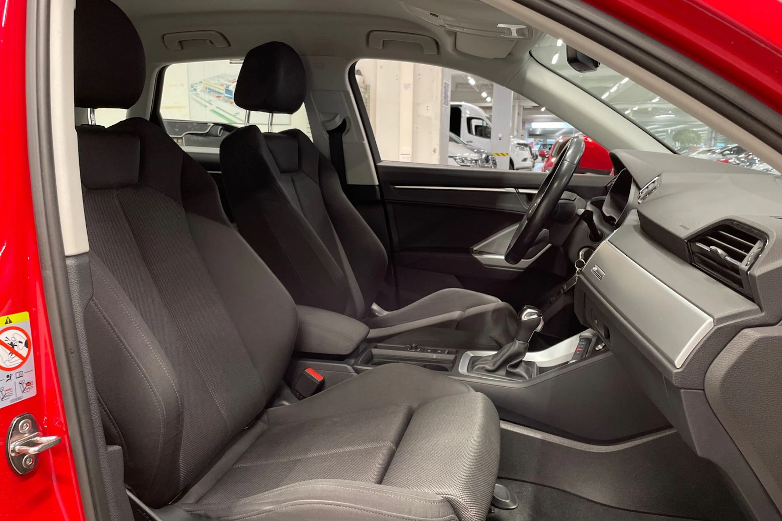 punainen Audi Q3 2020 kuva 26.