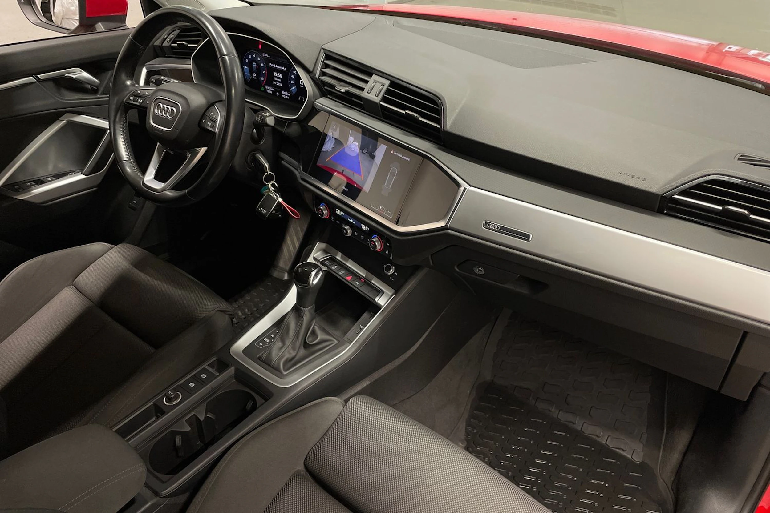 punainen Audi Q3 2020 kuva 27.