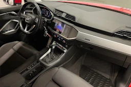 punainen Audi Q3 2020 kuva 27.