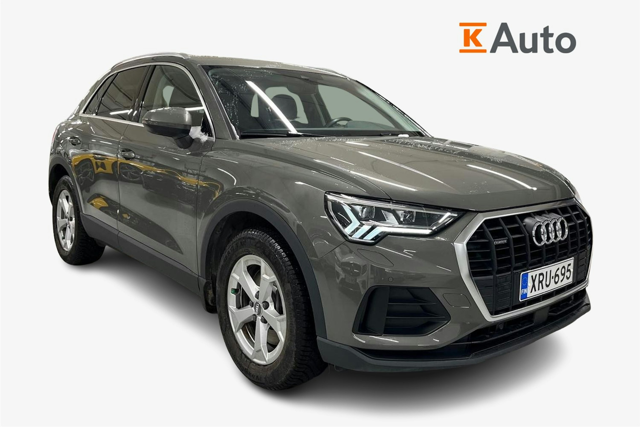 harmaa Audi Q3 2020 kuva 1.